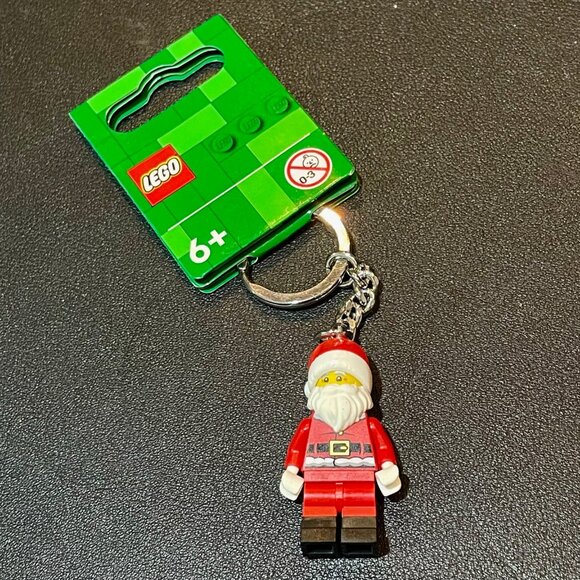 LEGO 854201 SANTA CLAUS Minifigure Keychain Keyring 6395596 NWT in Hand - Picture 1 of 7